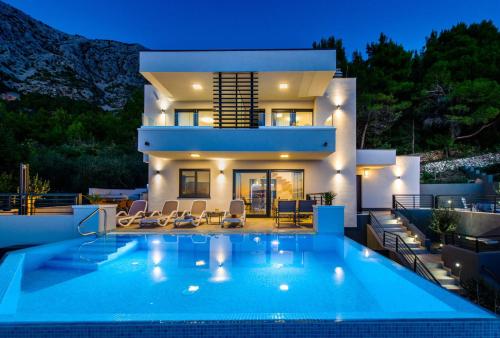 Villa Leona a luxury villa near Makarska, heated pool - Accommodation - Živogošće