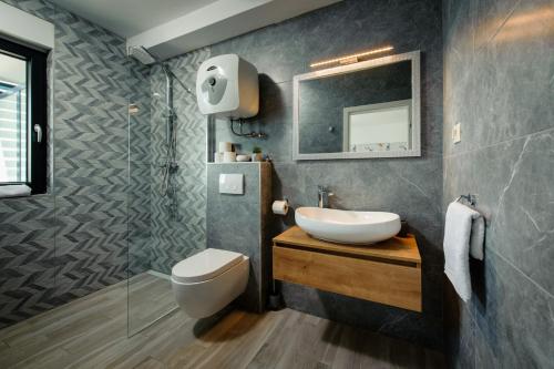 Villa Leona a luxury villa near Makarska heated pool - image 9