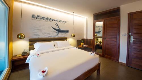 Almond Hotel Bassac River Room Type - Deluxe Double - River View Almond Hotel Bassac River Room Type - Deluxe Double - River View