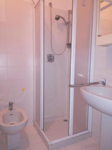 Bathroom, Valsassina Rent in Introbio