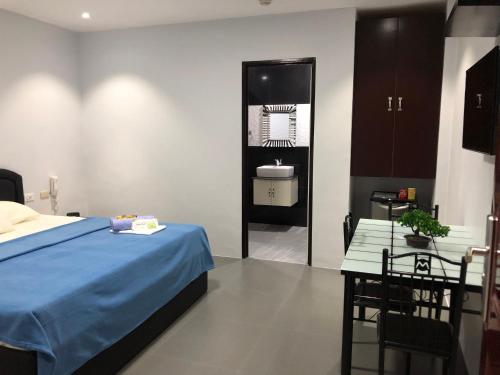 room detail thumbnail 1