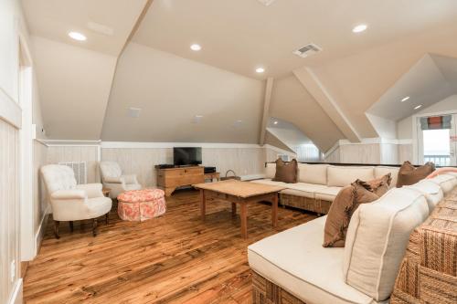 3328 Christmas Home - image 4