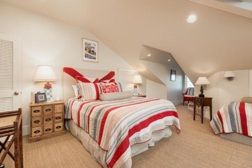 3328 Christmas Home - image 7