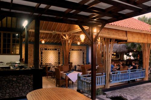 Restaurant, Man's Cottages & Spa in Pemuteran