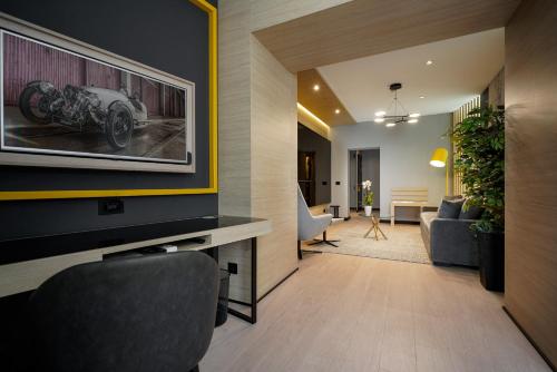 Maccani Black Luxury Suites - image 9