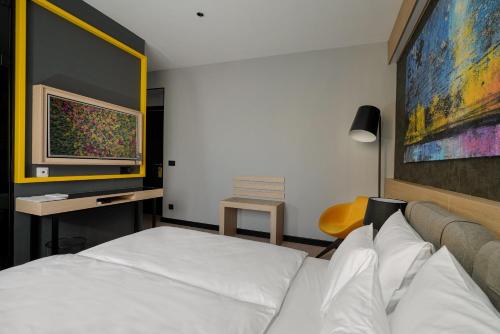 Maccani Black Luxury Suites - image 7