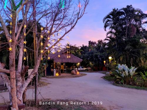 . Baan Din Fhang