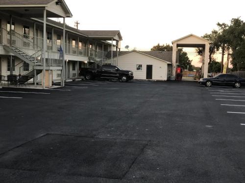 Cedar Creek Inn - main image