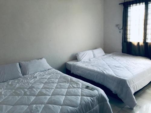 2 queen beds