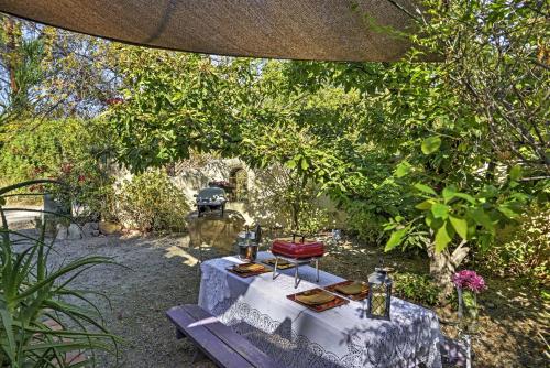 Casita de Paz House with Outdoor Terrace and Hot Tub! - image 7