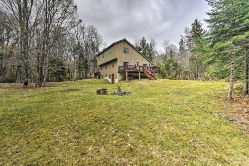 Dover Home 7 Mi to Mount Snow Grand Summit Resort in Dover, USA
