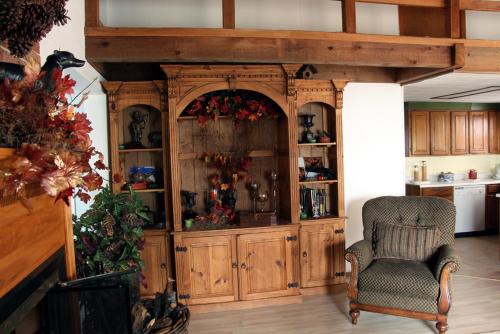 Lake Palestine Family Getaway w/ Waterfront Deck in Coffee City (TX)