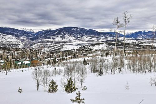 Newly Remodeled Picturesque Condo with Mountain View in Silverthorne, USA