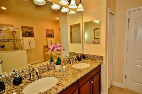 Huge House with Pool Spa and Game Room 15Mi to Disney - image 7