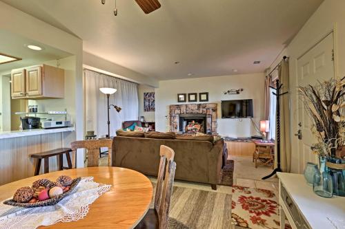 Cozy Stateline Condo with Hot Tub Access and Lake View