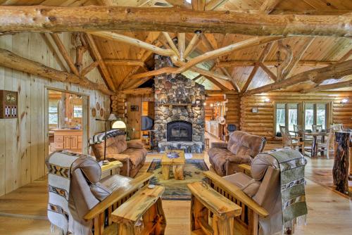 Valders Log Cabin near EEA Air Show and Sheboygan! - image 2
