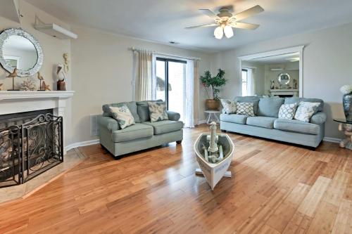 Brigantine Townhome Near Beaches & AC Casinos in บริกันทีน (NJ)