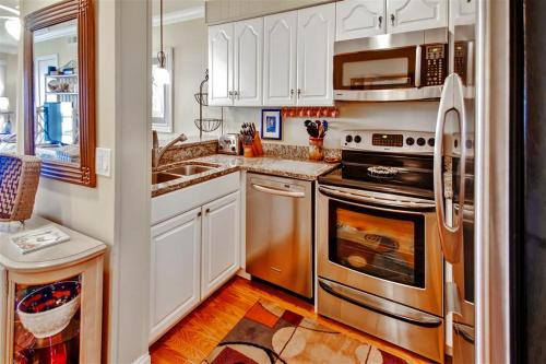 Hilton Head Island Condo with Beach Views and Access! - image 3