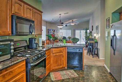 Gated Community Home with Patio, 9 Mi to Vegas Strip, Las Vegas (photo 10)