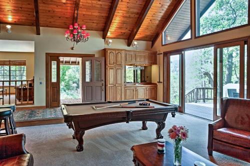 Lake Arrowhead House with Lake Views and Wet Bar! in Lake Arrowhead, USA