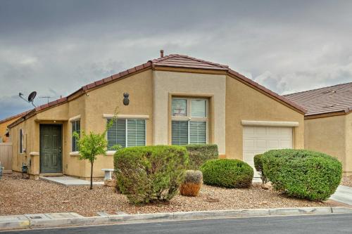 Gated Community Home with Patio, 9 Mi to Vegas Strip, Las Vegas (photo 2)