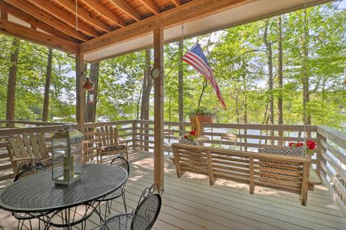 Spacious Waterfront Townhouse with Private Deck and Dock!