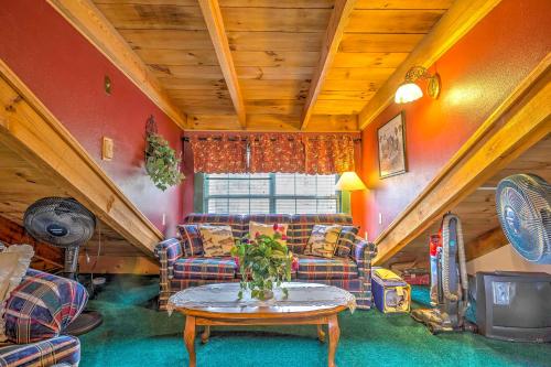 Serene Cabin in the Smokies with 2 Decks and Hot Tub! - image 3