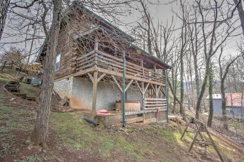 Serene Cabin in the Smokies with 2 Decks and Hot Tub! - image 4