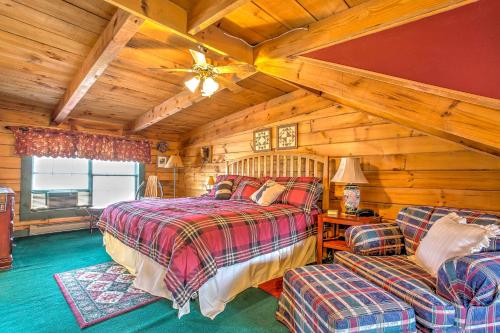 Serene Cabin in the Smokies with 2 Decks and Hot Tub! - image 8