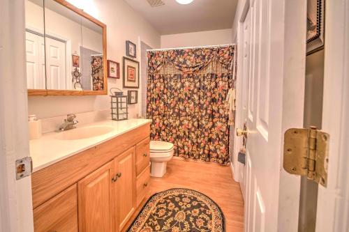 Unique Pocono Getaway with Deck Walk to 3 Lakes!
