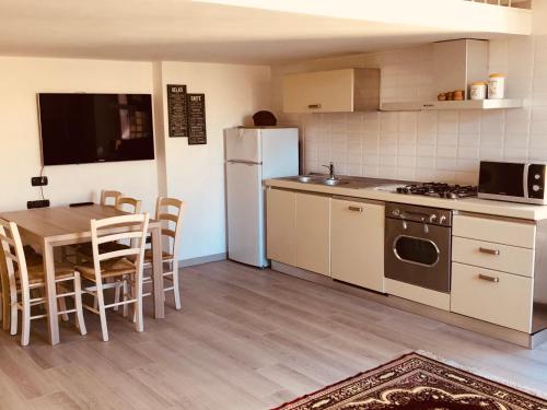 Heart of Rome Vatican Deluxe New Apartment 1GB WiFi, Рим (фото 7)