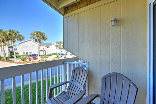 Cozy Destin Studio with Shared Pools and Beach Access! - image 6