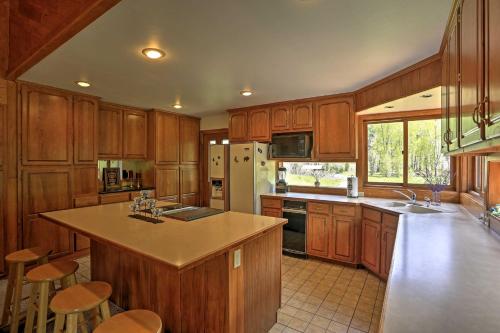 Gorgeous Home with Hot Tub and Dolores River Views! - image 9