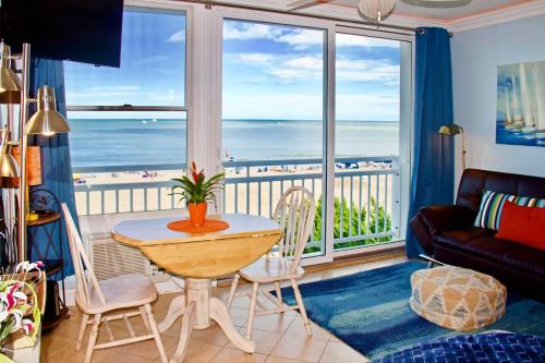 Oceanfront VA Beach Studio with Views and Pool Access!