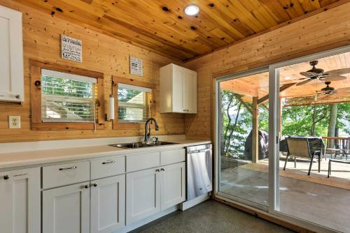 Lakefront Rutledge Home with Fire Pit and Private Dock in Rutledge, USA