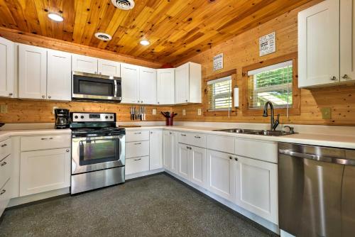Lakefront Rutledge Home with Fire Pit and Private Dock in Rutledge, USA