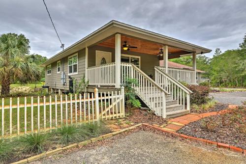 Crystal River Cottage on 1 Acre with Deck and Porch!