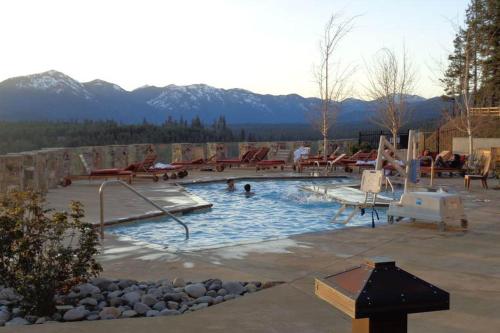 Modern Cle Elum Condo with Pool Access and Mtn Views!