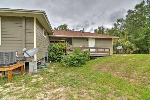 Crystal River Cottage on 1 Acre with Deck and Porch!