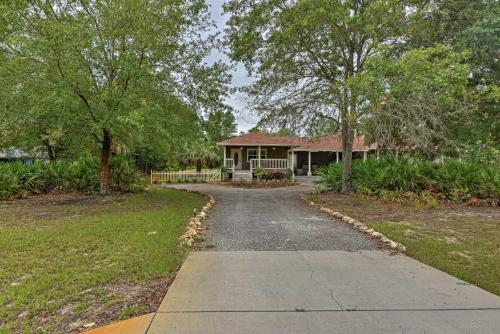 Crystal River Cottage on 1 Acre with Deck and Porch!