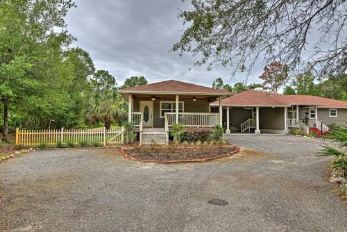 Crystal River Cottage on 1 Acre with Deck and Porch!