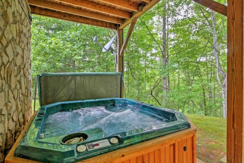 Bryson City Cabin with Hot Tub, Views and Pool Table! in Bryson City, USA
