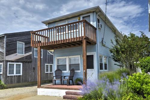 Breezy Ship Bottom House with Yard and Beach Access!