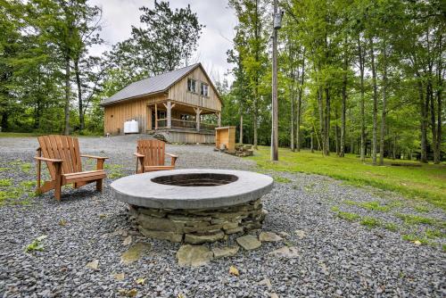 Lovely Ulster Cabin with Hot Tub, Fire Pit & 3 Ponds! - Ulster