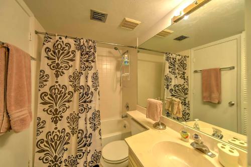 Cozy Marco Island Condo with Balcony and Pool Access! - main image