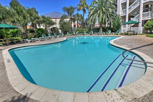 Galveston Escape with Balcony and Pool Walk to Beach! - image 6