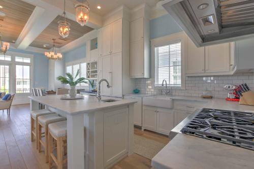 Luxurious Galveston Home with Balconies and Beach View in Galveston, USA