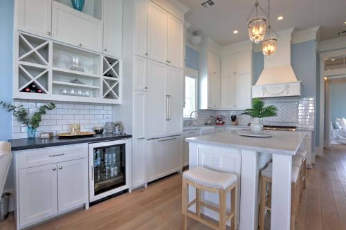 Luxurious Galveston Home with Balconies and Beach View in Galveston, USA