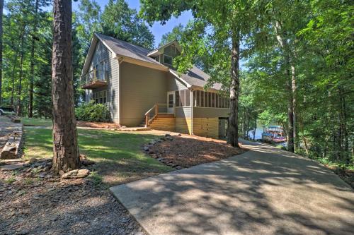 Lakefront Jacksons Gap House with Deck Dock and Views - image 12