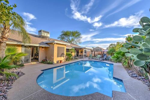 Pool, Hot Tub and Patio Charming Scottsdale Home!